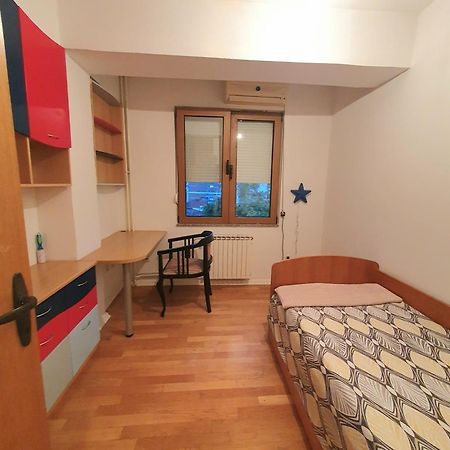 3 Bedroom Home With Parking Garage In The Heart Of Skopje Extérieur photo