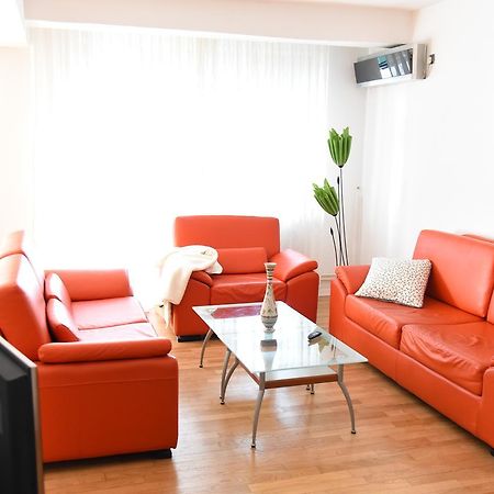 3 Bedroom Home With Parking Garage In The Heart Of Skopje Extérieur photo