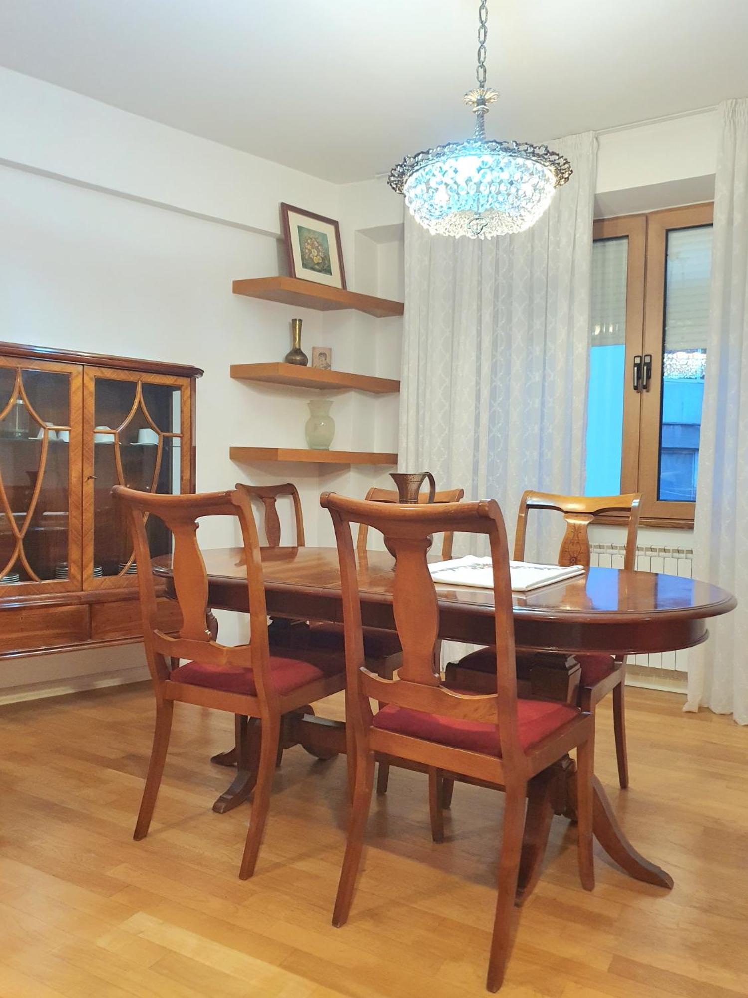 3 Bedroom Home With Parking Garage In The Heart Of Skopje Extérieur photo