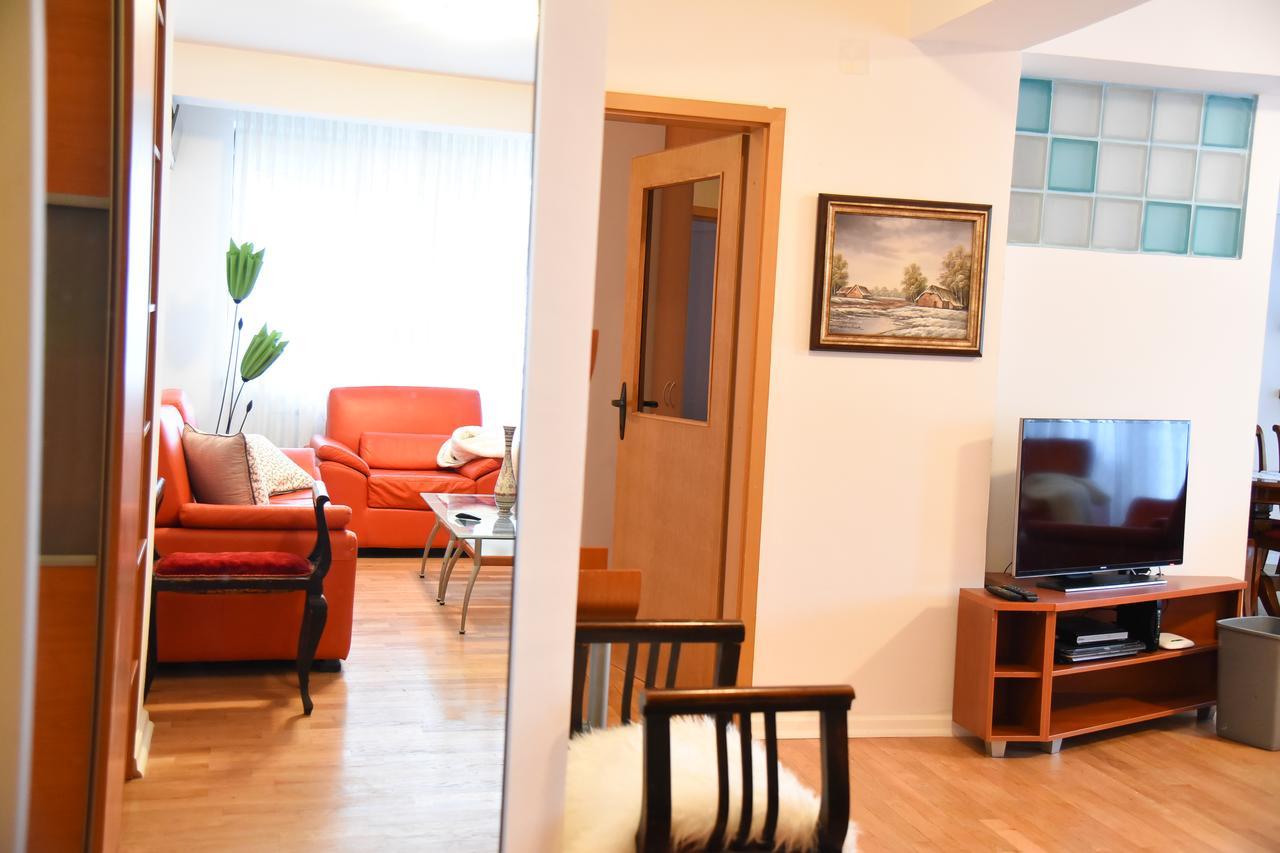 3 Bedroom Home With Parking Garage In The Heart Of Skopje Extérieur photo