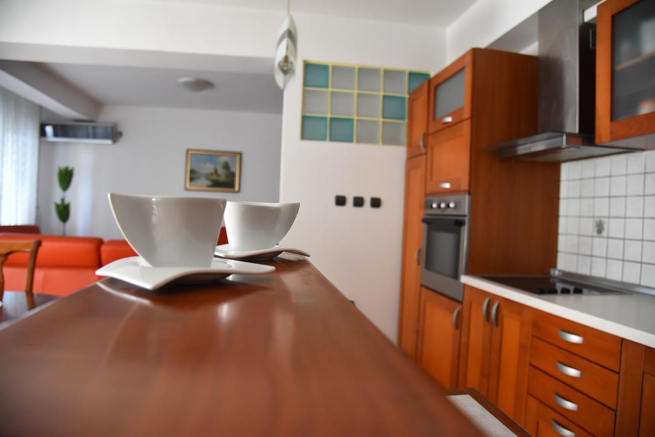 3 Bedroom Home With Parking Garage In The Heart Of Skopje Extérieur photo