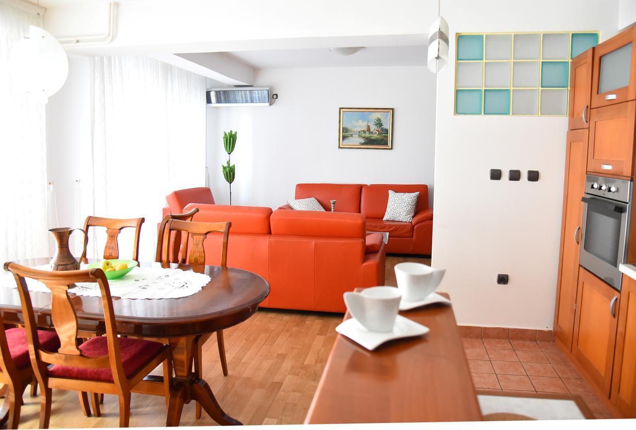 3 Bedroom Home With Parking Garage In The Heart Of Skopje Extérieur photo