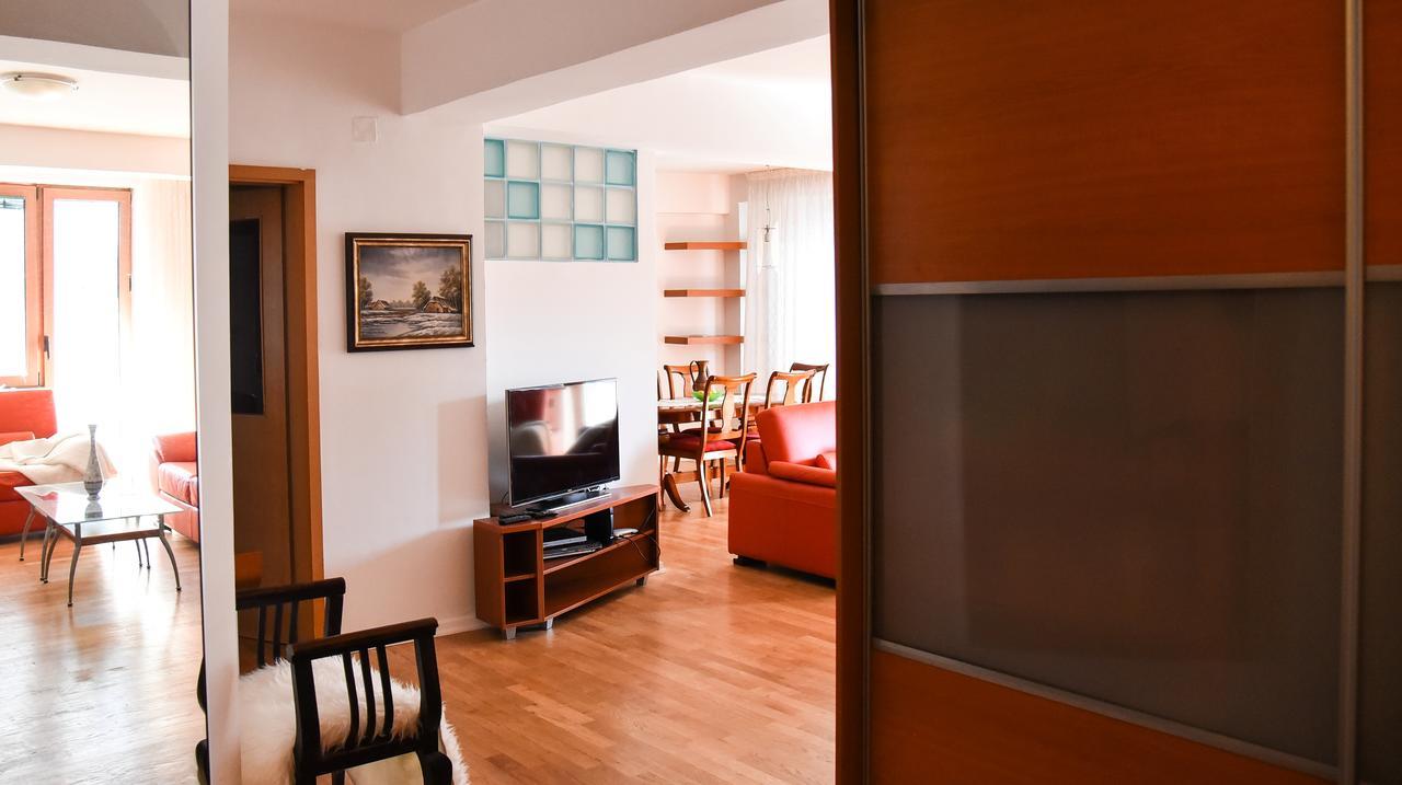 3 Bedroom Home With Parking Garage In The Heart Of Skopje Extérieur photo