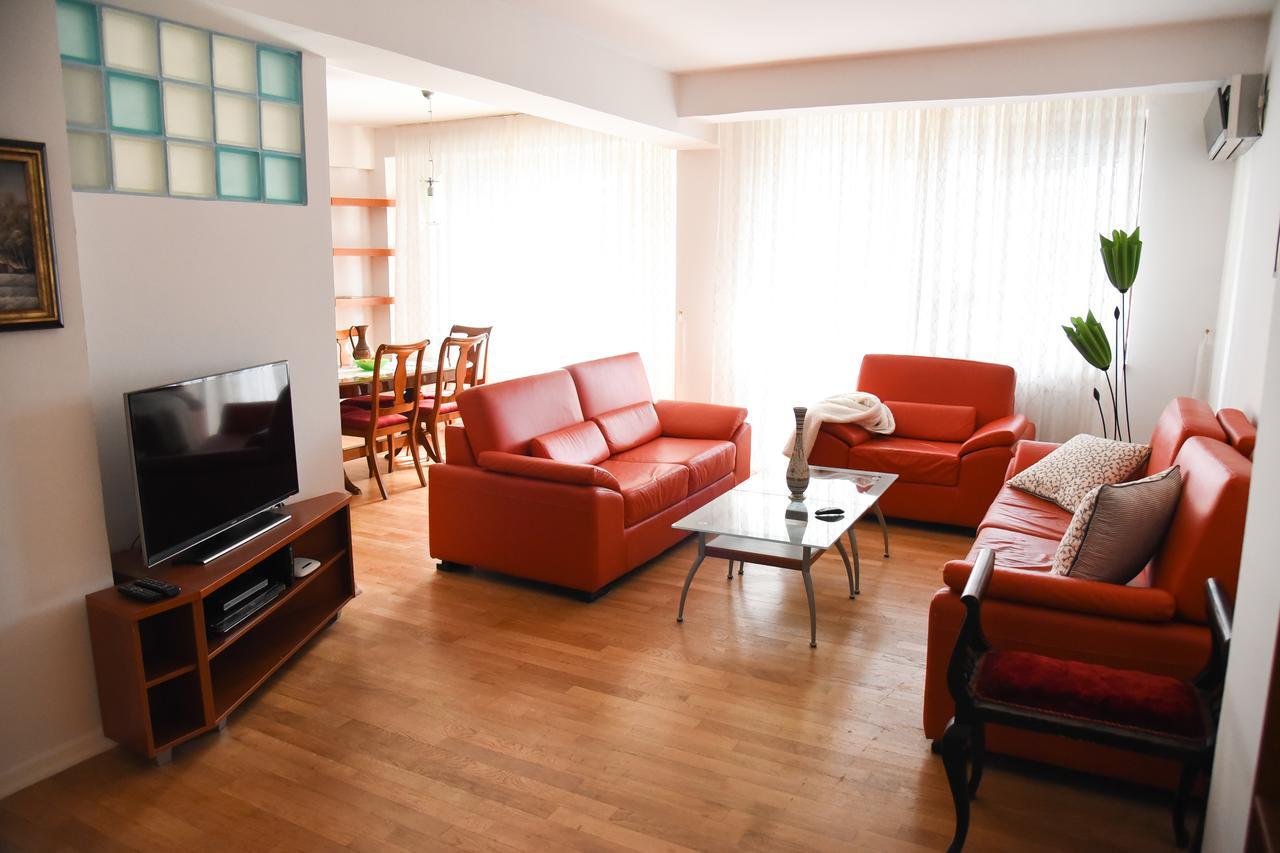 3 Bedroom Home With Parking Garage In The Heart Of Skopje Extérieur photo