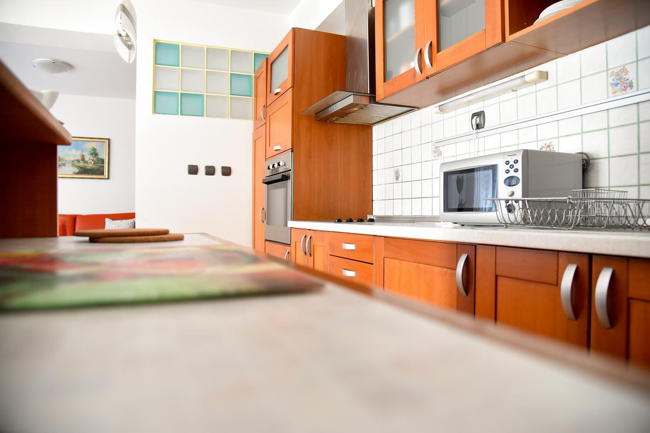3 Bedroom Home With Parking Garage In The Heart Of Skopje Extérieur photo