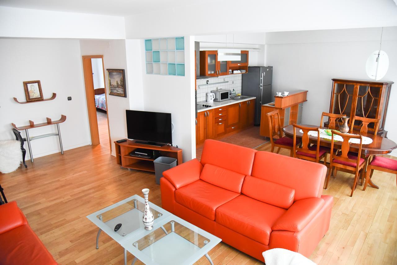 3 Bedroom Home With Parking Garage In The Heart Of Skopje Extérieur photo