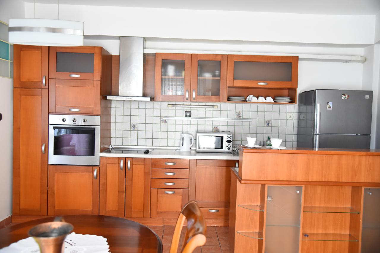 3 Bedroom Home With Parking Garage In The Heart Of Skopje Extérieur photo