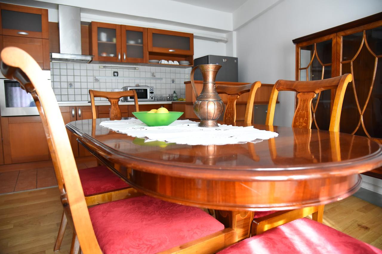 3 Bedroom Home With Parking Garage In The Heart Of Skopje Extérieur photo