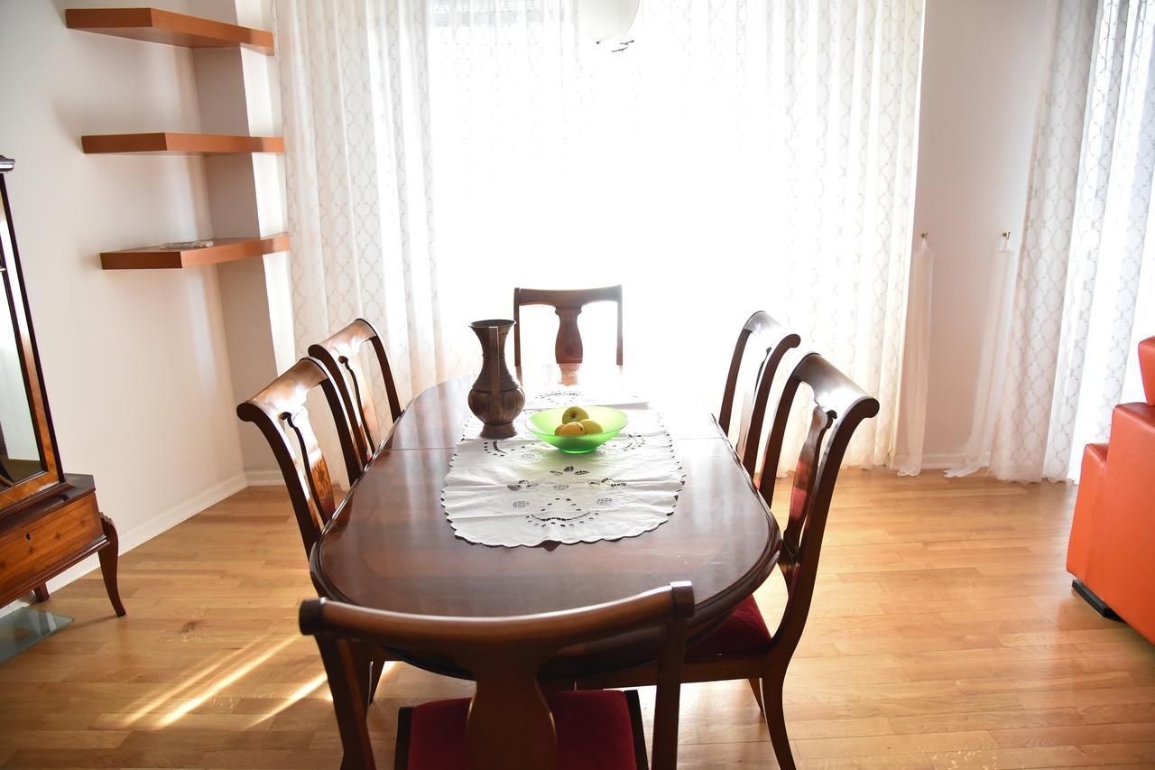 3 Bedroom Home With Parking Garage In The Heart Of Skopje Extérieur photo